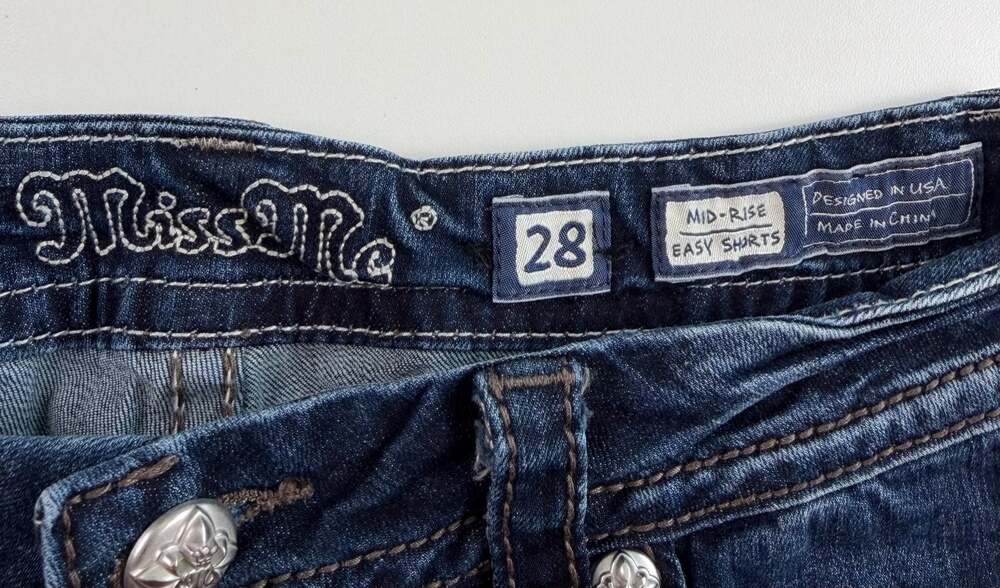 Miss Me Mid-Rise Easy Denim Shorts Rhinestone Studded Size 28 JE8361EH - Picture 2 of 11